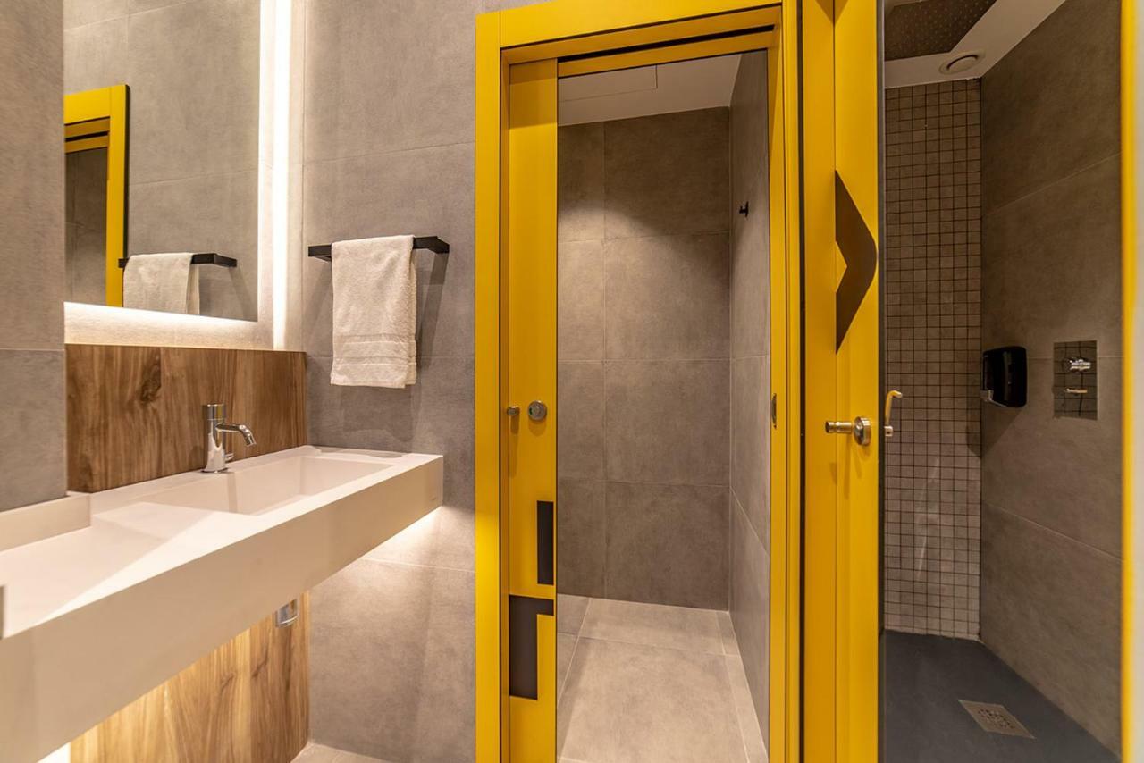 Petit Hostel La Latina (Adults Only) مدريد المظهر الخارجي الصورة