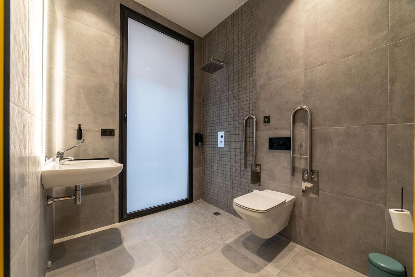 Petit Hostel La Latina (Adults Only) مدريد المظهر الخارجي الصورة