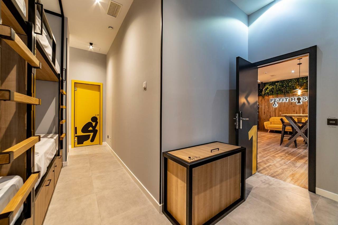 Petit Hostel La Latina (Adults Only) مدريد المظهر الخارجي الصورة