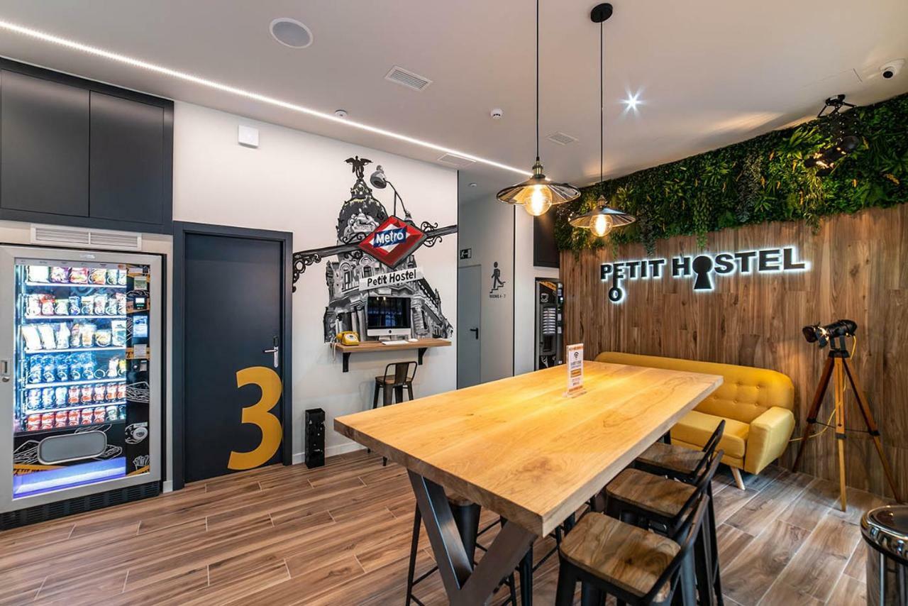 Petit Hostel La Latina (Adults Only) مدريد المظهر الخارجي الصورة