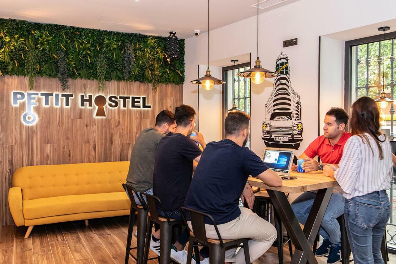 Petit Hostel La Latina (Adults Only) مدريد المظهر الخارجي الصورة