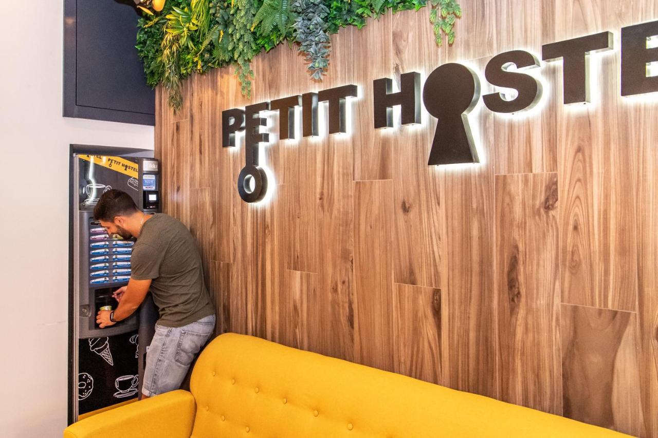 Petit Hostel La Latina (Adults Only) مدريد المظهر الخارجي الصورة
